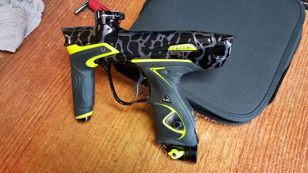 DYE DM15 Skinned Lime (+extras) FS